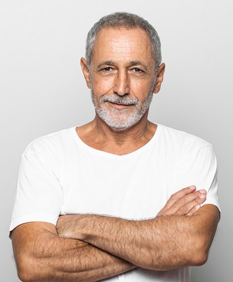 medium-shot-senior-man-with-crossed-arms